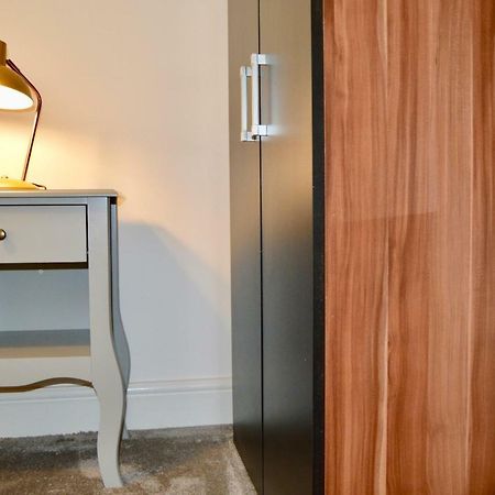 שפילד Qh31 - City Centre Location With 2 Double Bedrooms Sleeping Up To 4 People - Spacious Work Or Leisure Apartment מראה חיצוני תמונה